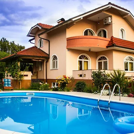 Katarina With Pool Villa *